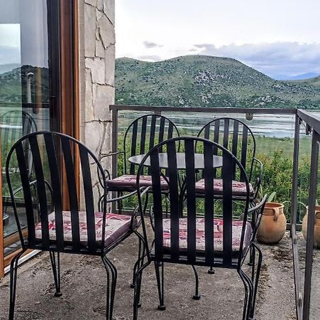 Haustor Skadar Lake Podgorica Bagian luar foto