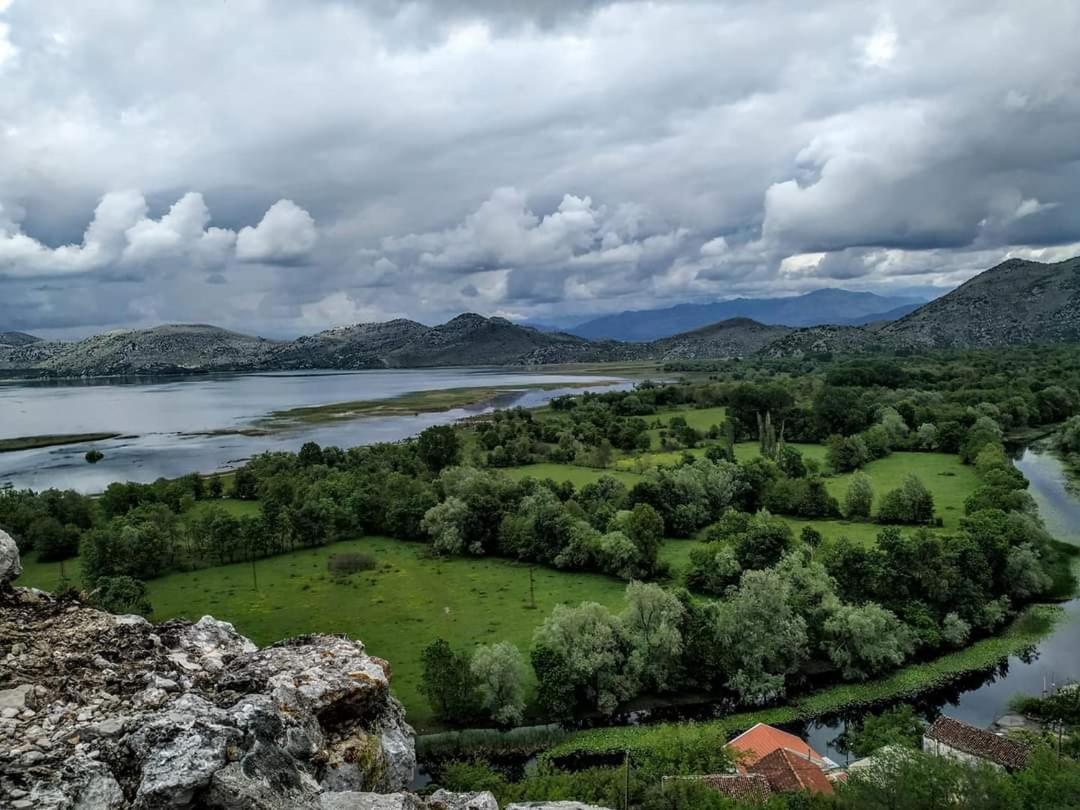 Haustor Skadar Lake Villa Podgorica Bagian luar foto