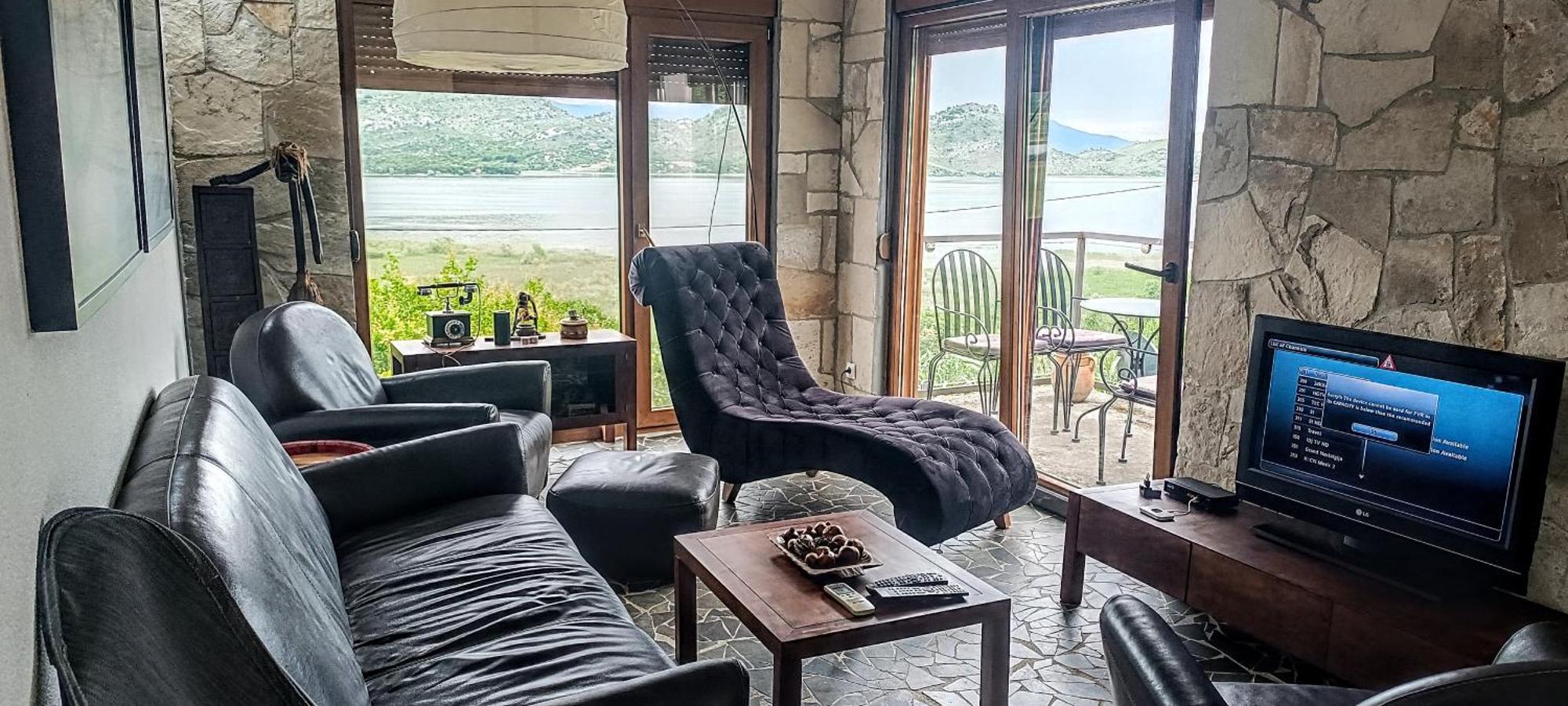 Haustor Skadar Lake Podgorica Bagian luar foto