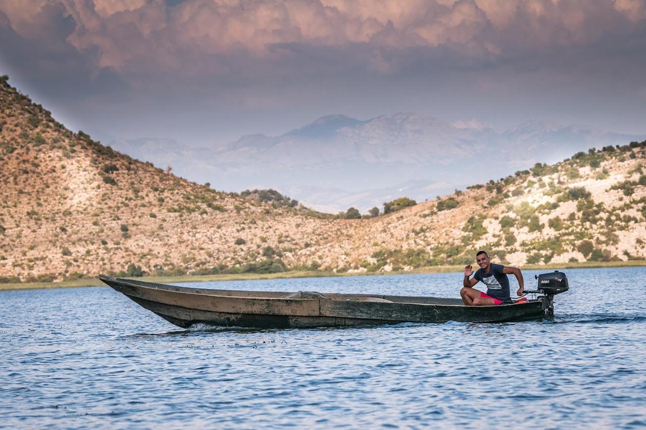 Haustor Skadar Lake Villa Podgorica Bagian luar foto