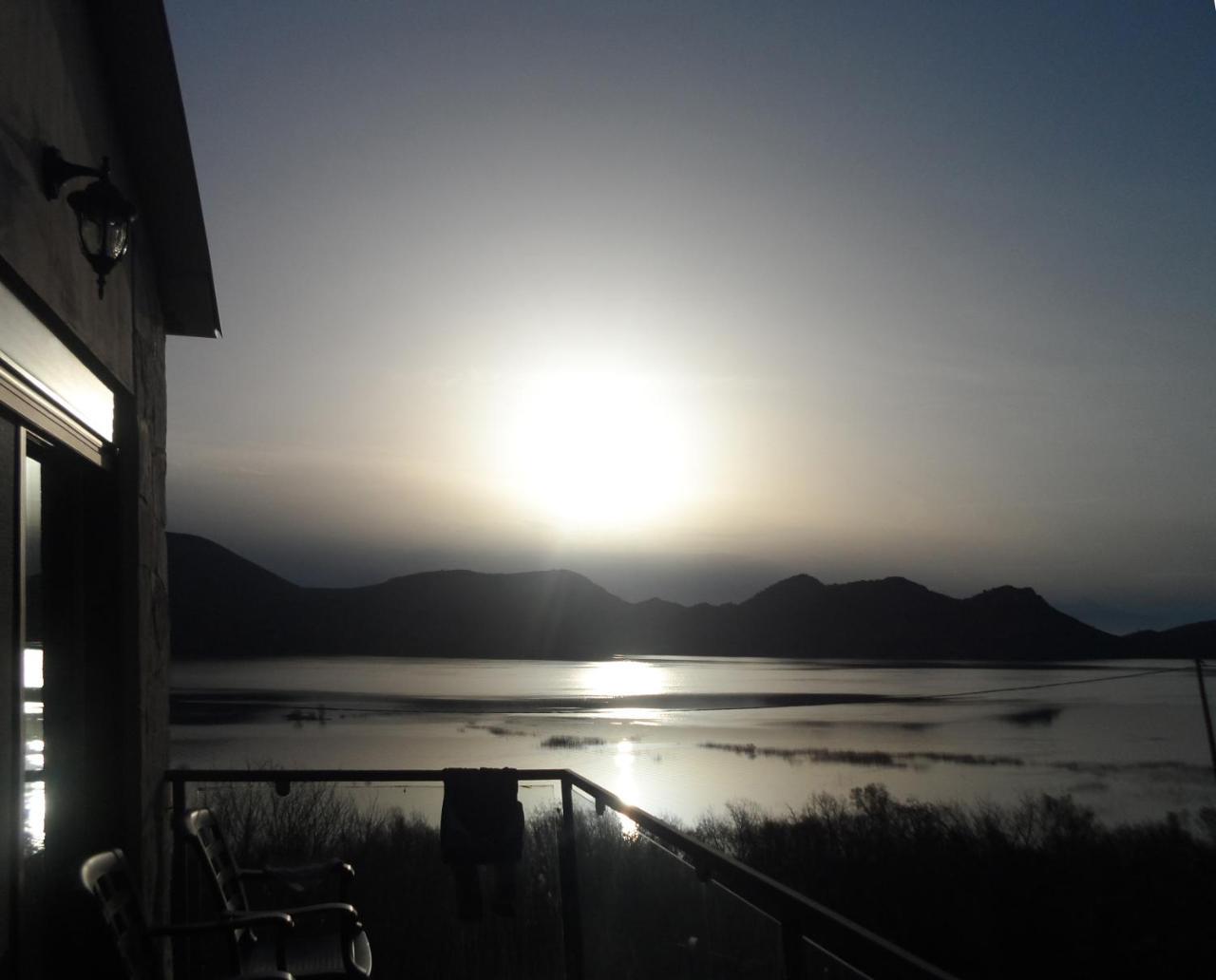 Haustor Skadar Lake Villa Podgorica Bagian luar foto